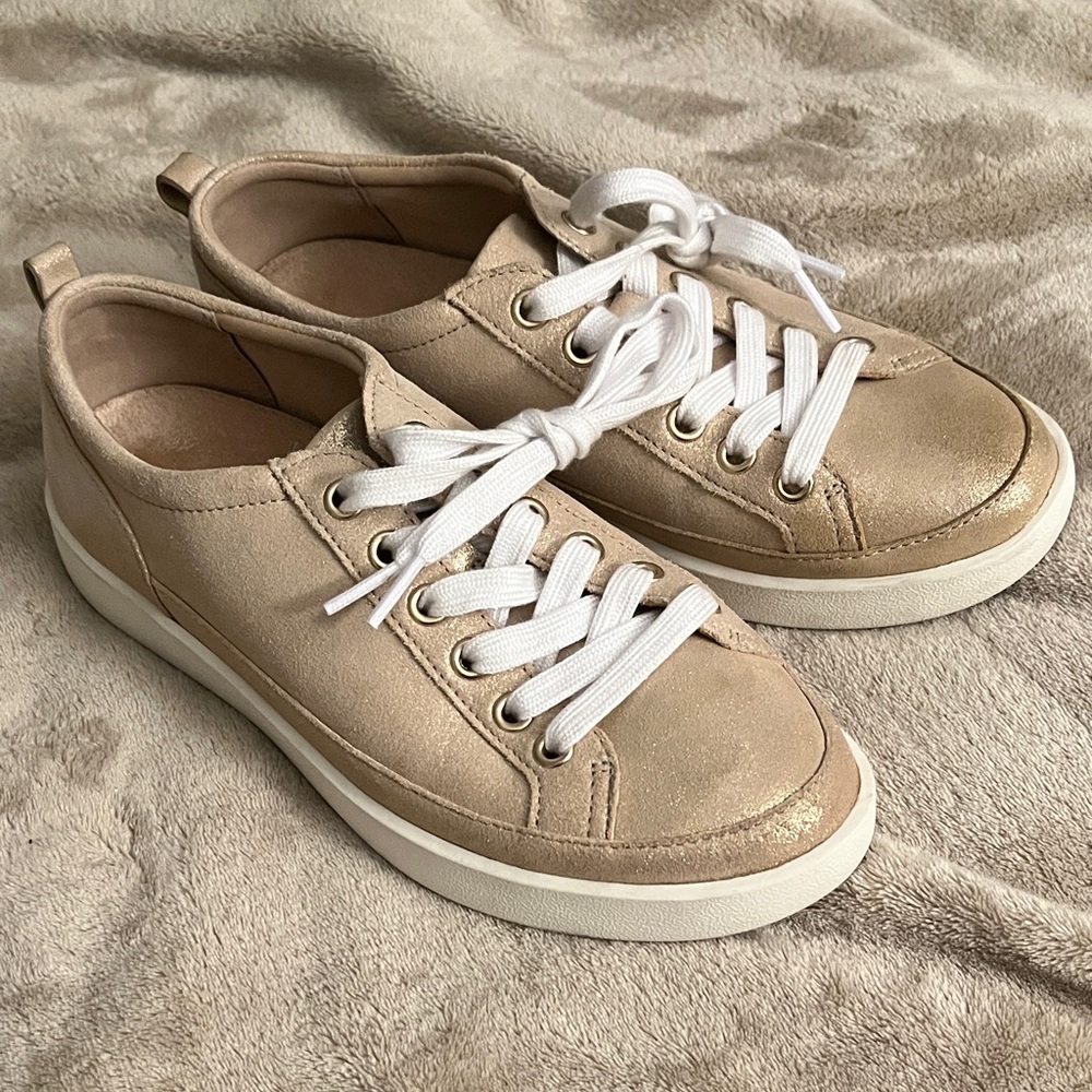 Vionic Winny Low Top Sneakers